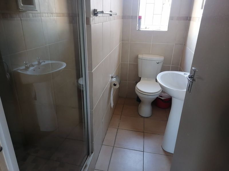 Lovely 3 bedroom family home to Rent in Vista Park - Photo 9