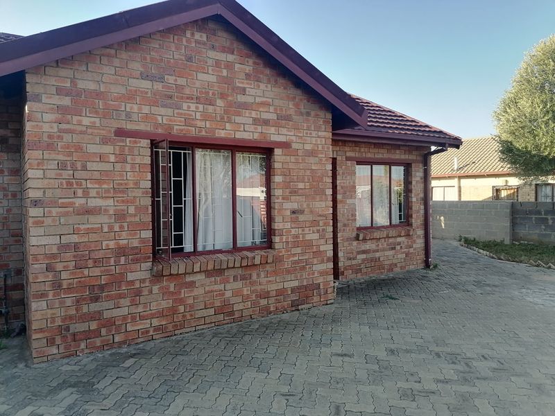 Lovely 3 bedroom family home to Rent in Vista Park - Photo 3