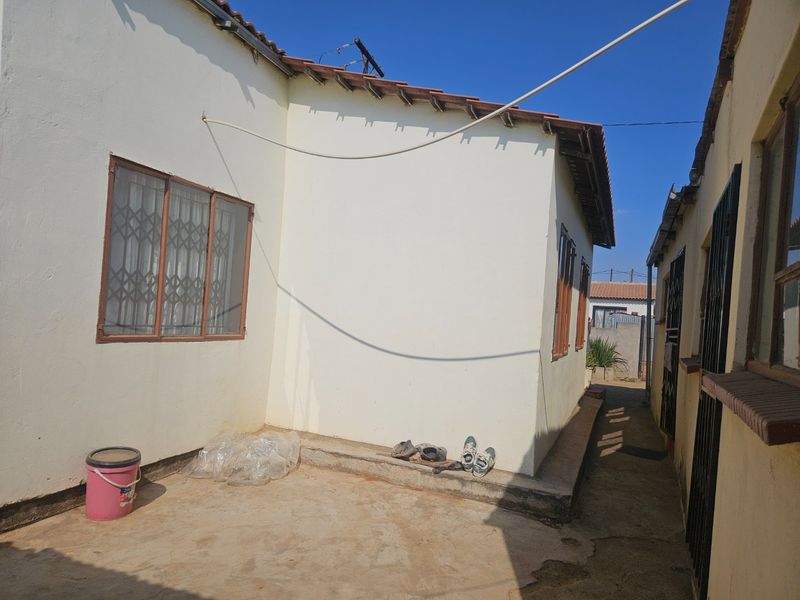 3 Bedroom house for sale - Photo 1