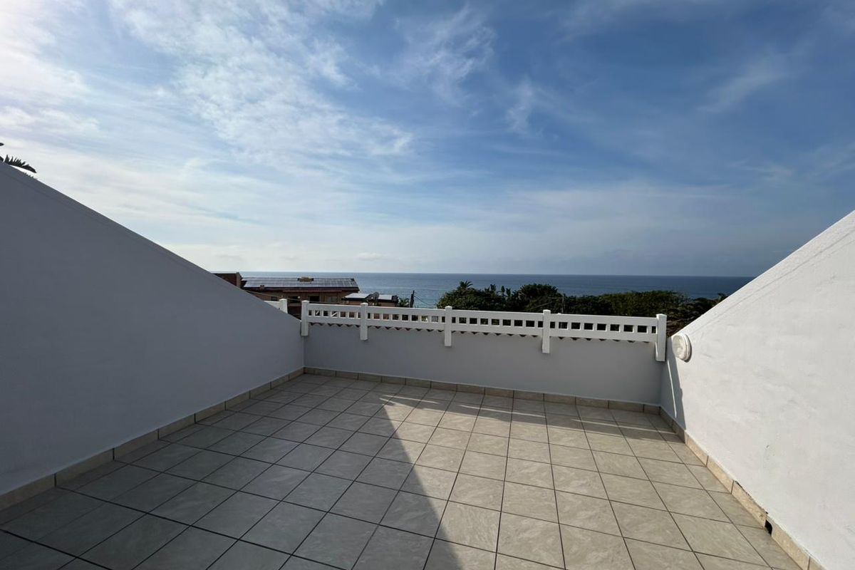 2 Bedroom Sea-View Apartment for Sale in Glenmore - Photo 2