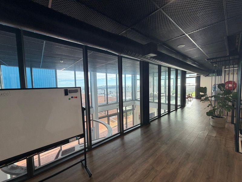Exceptional Waterfront Office Space with Showroom and Executive Boardroom - Photo 5