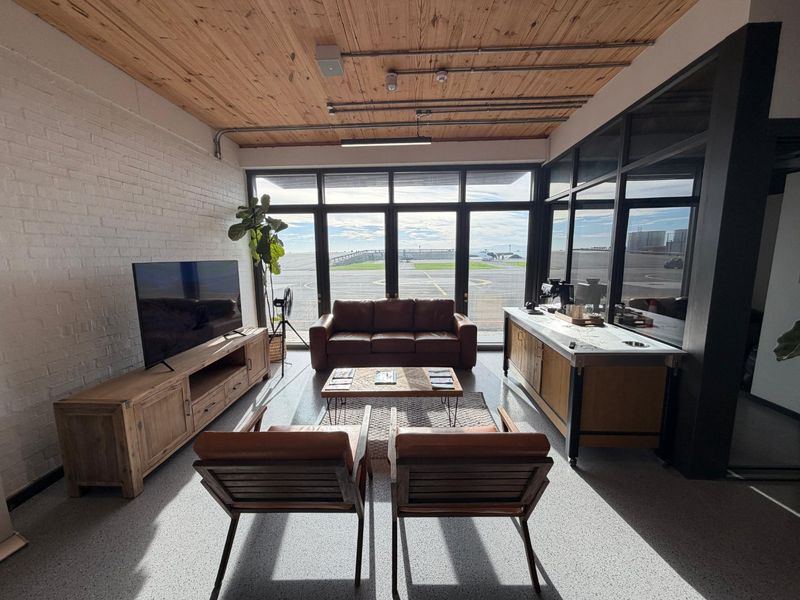 Exceptional Waterfront Office Space with Showroom and Executive Boardroom - Photo 10