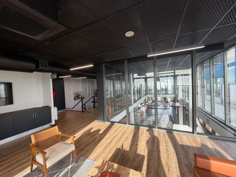 Exceptional Waterfront Office Space with Showroom and Executive Boardroom - Photo 7