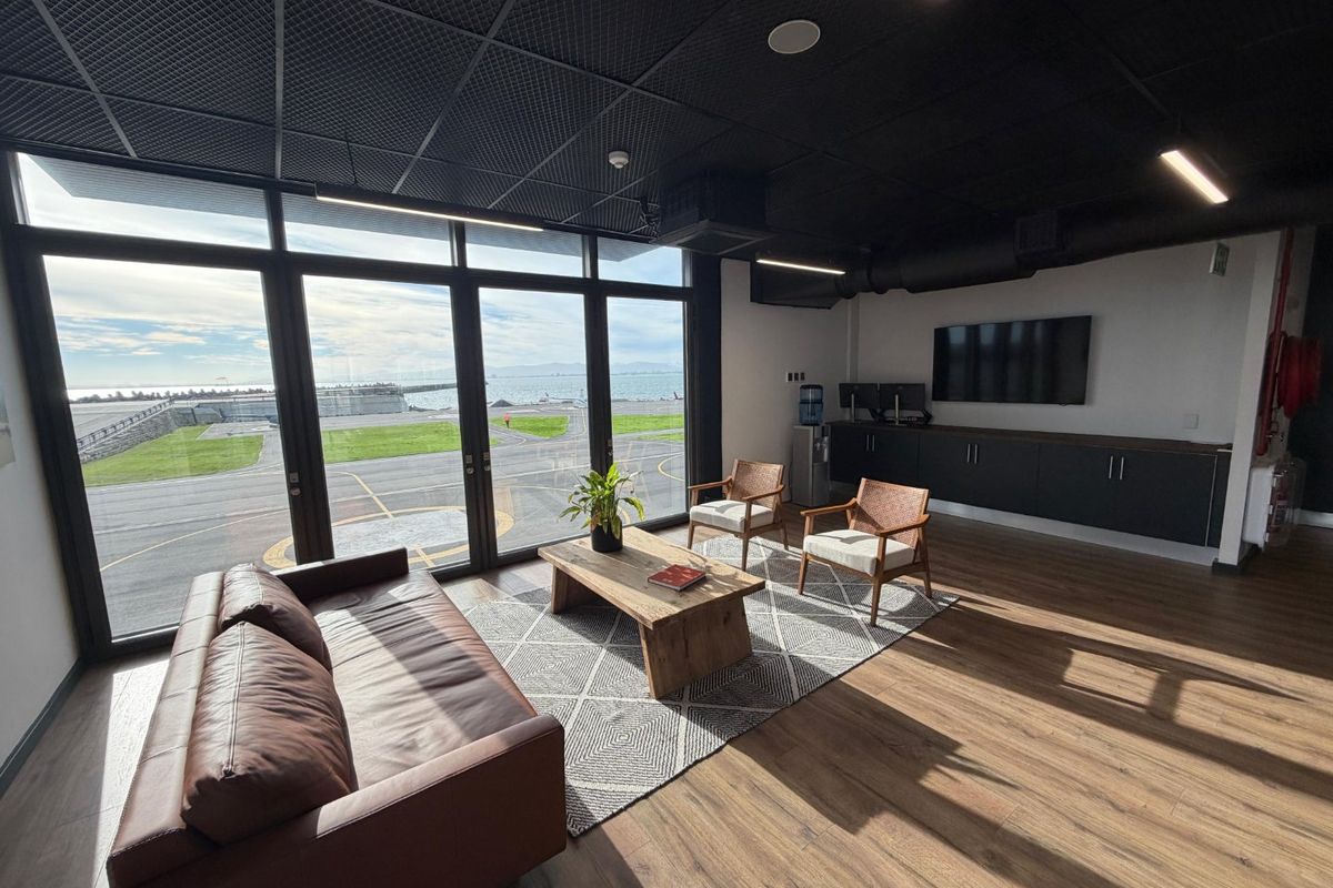 Exceptional Waterfront Office Space with Showroom and Executive Boardroom - Photo 3
