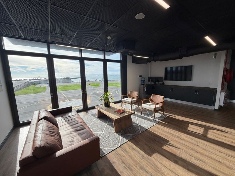Exceptional Waterfront Office Space with Showroom and Executive Boardroom - Photo 3