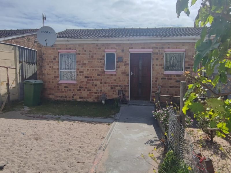 2 Bedroom House For Sale In Lentegeur  - Photo 1