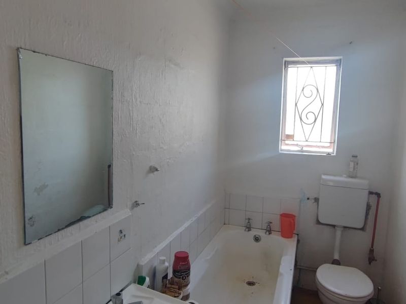 2 Bedroom House For Sale In Lentegeur  - Photo 9