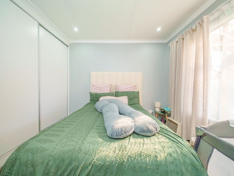Modern 2-Bedroom Loft Unit in Secure Lifestyle Complex - Photo 10