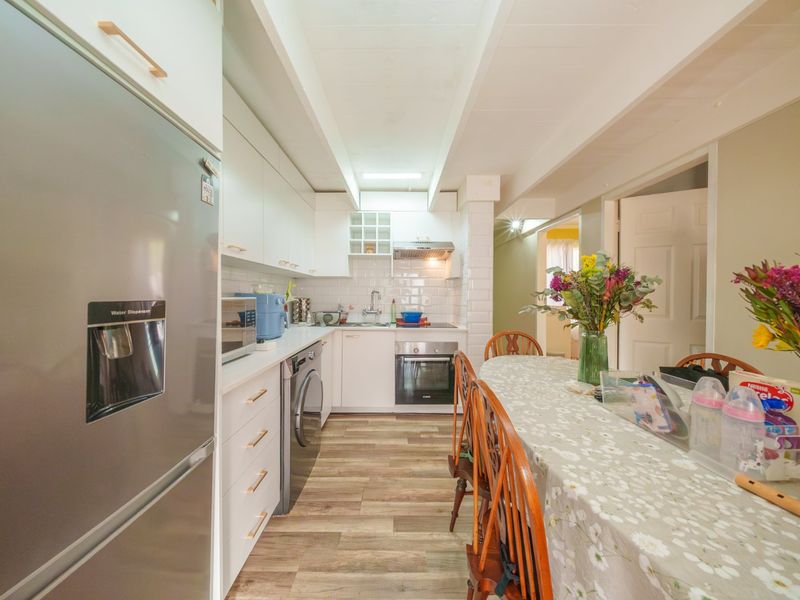 Modern 2-Bedroom Loft Unit in Secure Lifestyle Complex - Photo 7