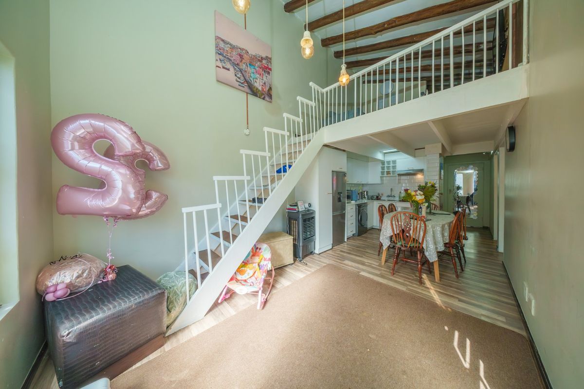 Modern 2-Bedroom Loft Unit in Secure Lifestyle Complex - Photo 5