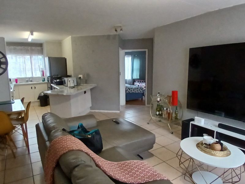 First time Buyer? This is the Perfect Starter Home or Investment Opportunity in Pellissier - Photo 4