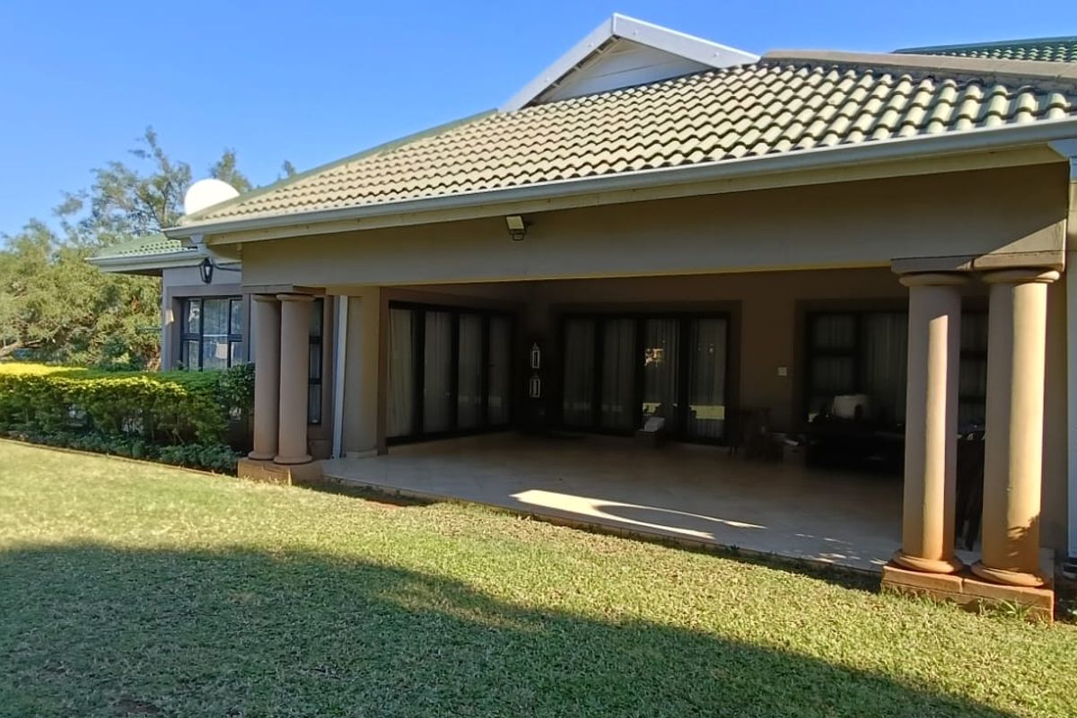 To let in Somerset Pak, elegant family home with loft apartment. - Photo 4