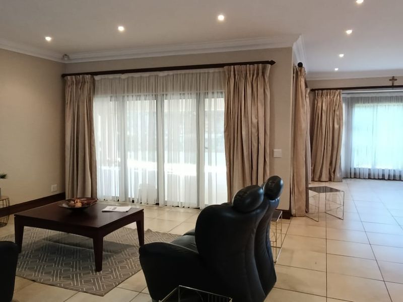 To let in Somerset Pak, elegant family home with loft apartment. - Photo 6