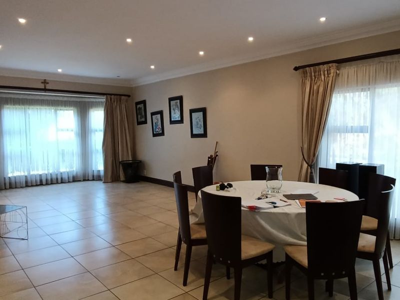 To let in Somerset Pak, elegant family home with loft apartment. - Photo 5