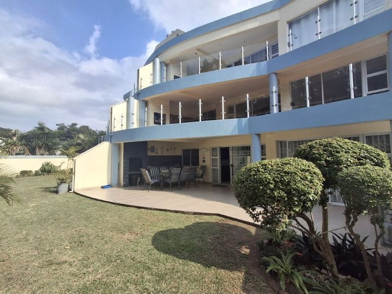 Elegant Ground Floor Beachfront Excellence With Private Beach Access, In One Of The Most Unique Locations On The Lower South Coast!!!!!! - Photo 4
