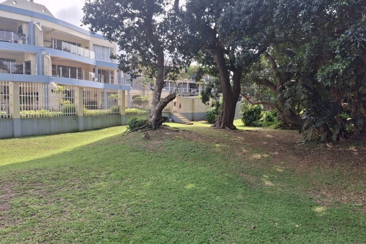 Elegant Ground Floor Beachfront Excellence With Private Beach Access, In One Of The Most Unique Locations On The Lower South Coast!!!!!! - Photo 2