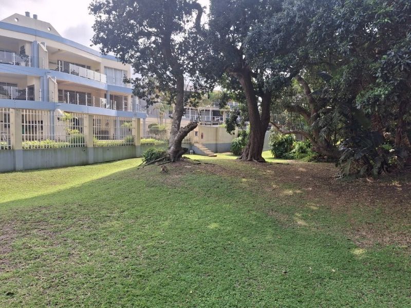 Elegant Ground Floor Beachfront Excellence With Private Beach Access, In One Of The Most Unique Locations On The Lower South Coast!!!!!! - Photo 2