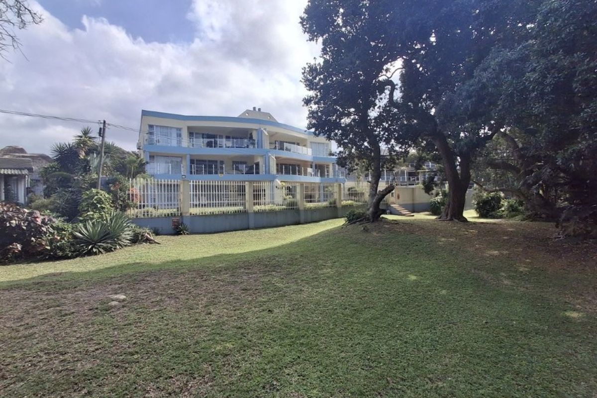 Elegant Ground Floor Beachfront Excellence With Private Beach Access, In One Of The Most Unique Locations On The Lower South Coast!!!!!! - Photo 3