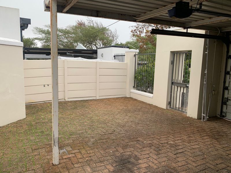 4 Bedroom House in Rondebosch - Photo 4