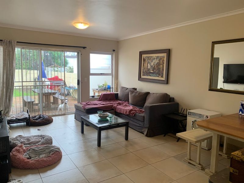 4 Bedroom House in Rondebosch - Photo 9