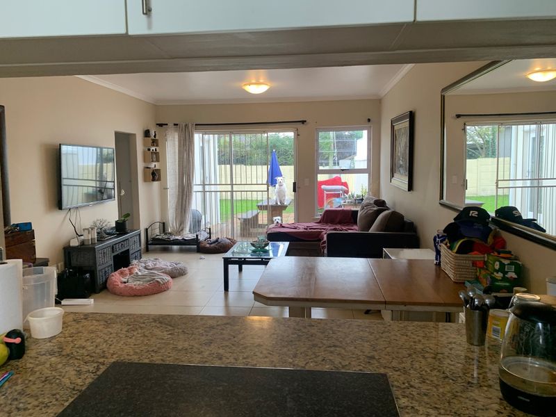 4 Bedroom House in Rondebosch - Photo 6