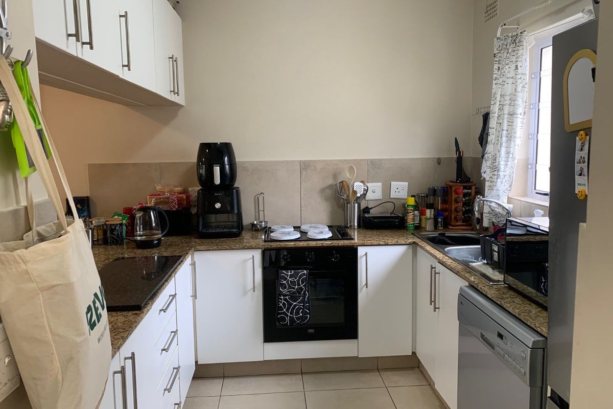 4 Bedroom House in Rondebosch - Photo 5