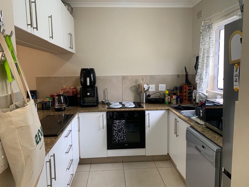 4 Bedroom House in Rondebosch - Photo 5