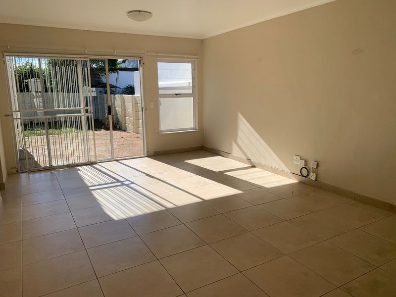 4 Bedroom House in Rondebosch - Photo 6