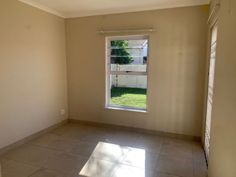 4 Bedroom House in Rondebosch - Photo 9