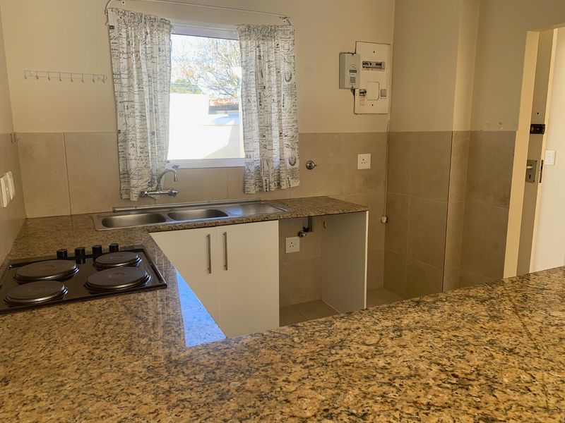 4 Bedroom House in Rondebosch - Photo 8