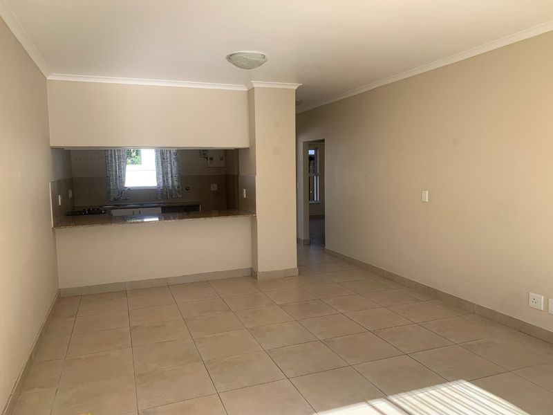 4 Bedroom House in Rondebosch - Photo 7
