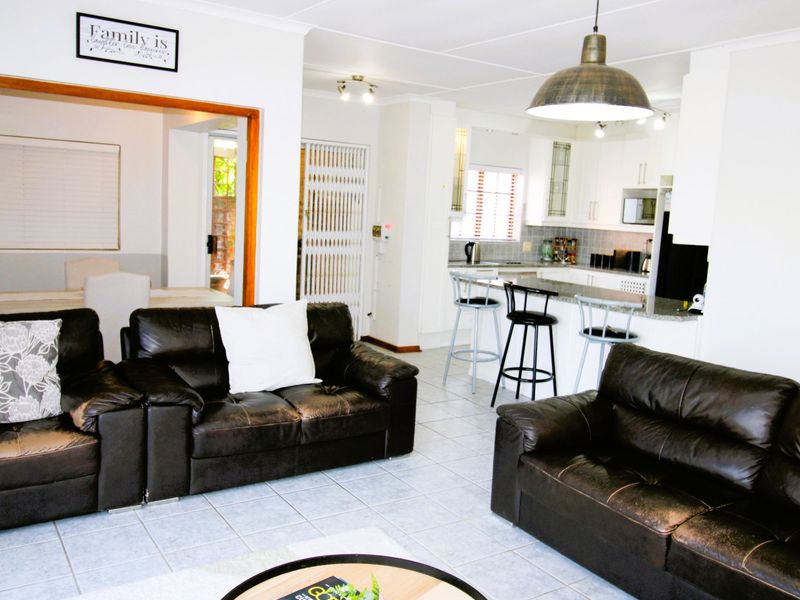Stunning Modern Family Home with Captivating Charm  - Photo 3