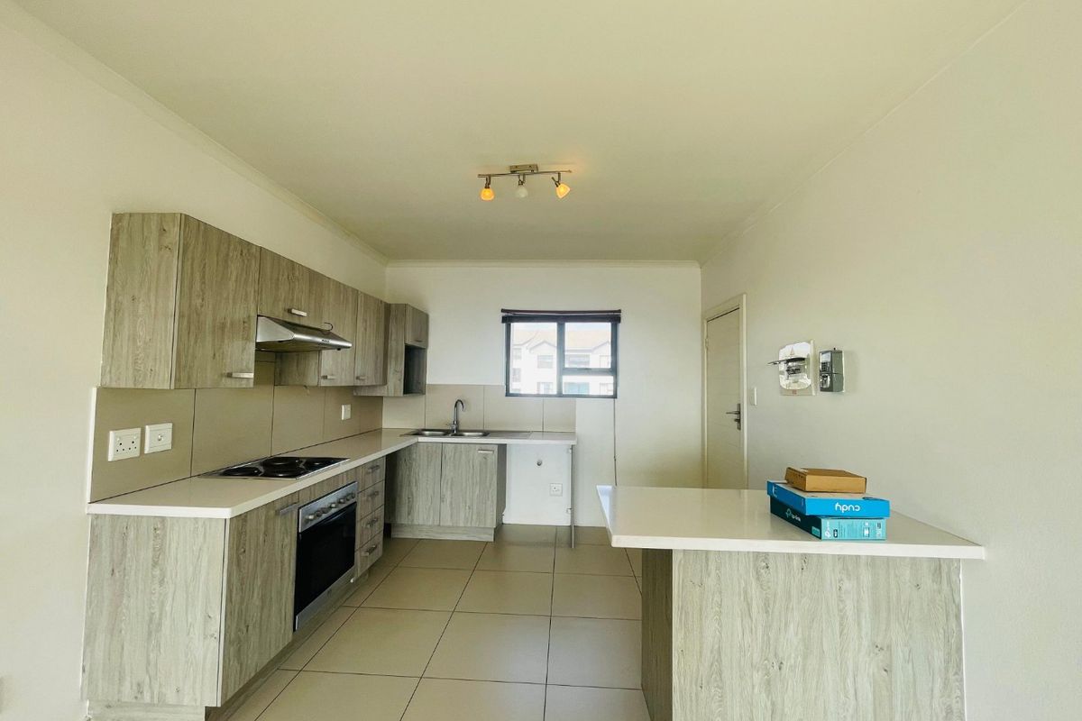 Modern Top Floor Living with Stunning Views at The West End, Carlswald - Photo 5