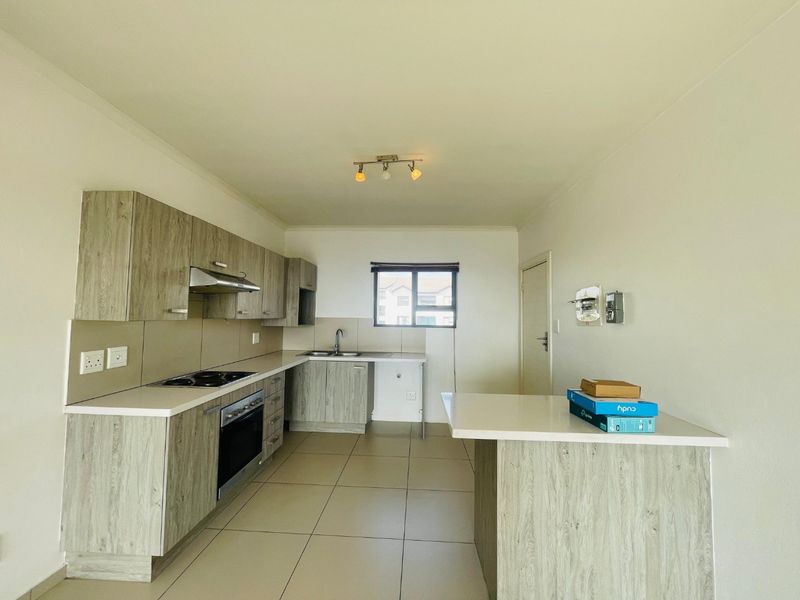 Modern Top Floor Living with Stunning Views at The West End, Carlswald - Photo 5