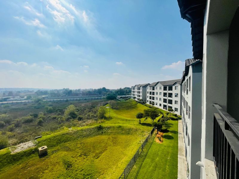 Modern Top Floor Living with Stunning Views at The West End, Carlswald - Photo 1