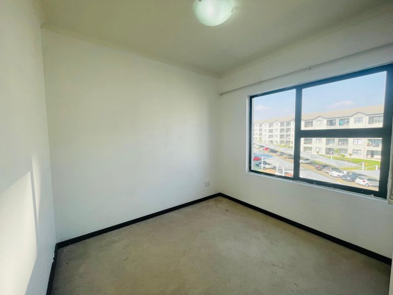 Modern Top Floor Living with Stunning Views at The West End, Carlswald - Photo 10