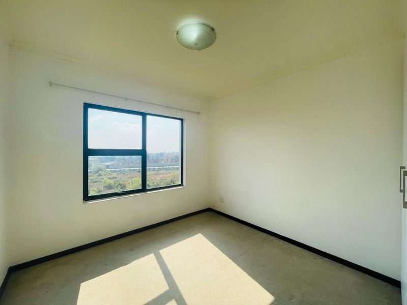 Modern Top Floor Living with Stunning Views at The West End, Carlswald - Photo 6