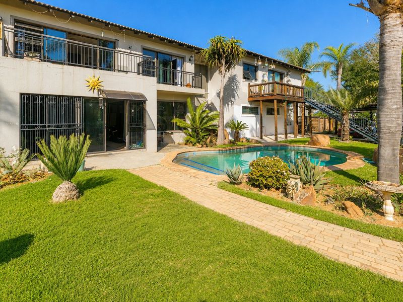 EXCLUSIVE BLUE HILLS LANDMARK PROPERTY | 10,670m2 PRIME DEVELOPMENT OPPORTUNITY - Photo 2