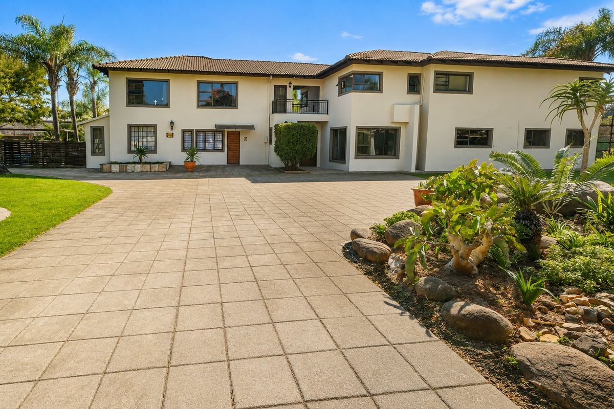 EXCLUSIVE BLUE HILLS LANDMARK PROPERTY | 10,670m2 PRIME DEVELOPMENT OPPORTUNITY - Photo 3