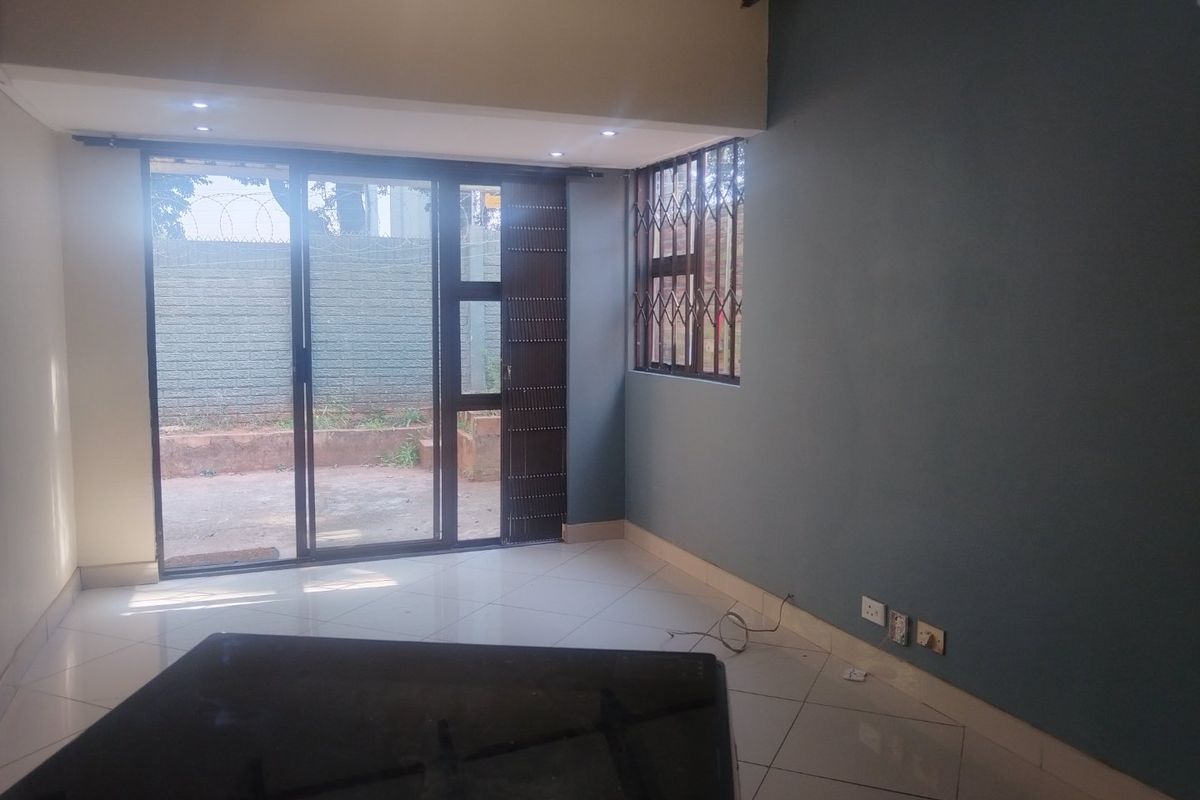 3 Bedroom Double storey Townhouse - Photo 4