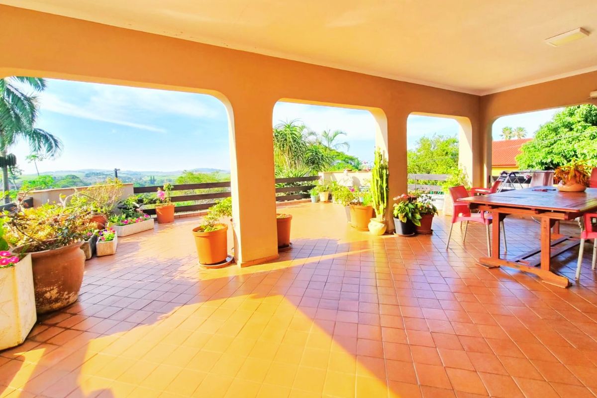 Prime Stanger Manor Family Home with Scenic Views - Photo 4
