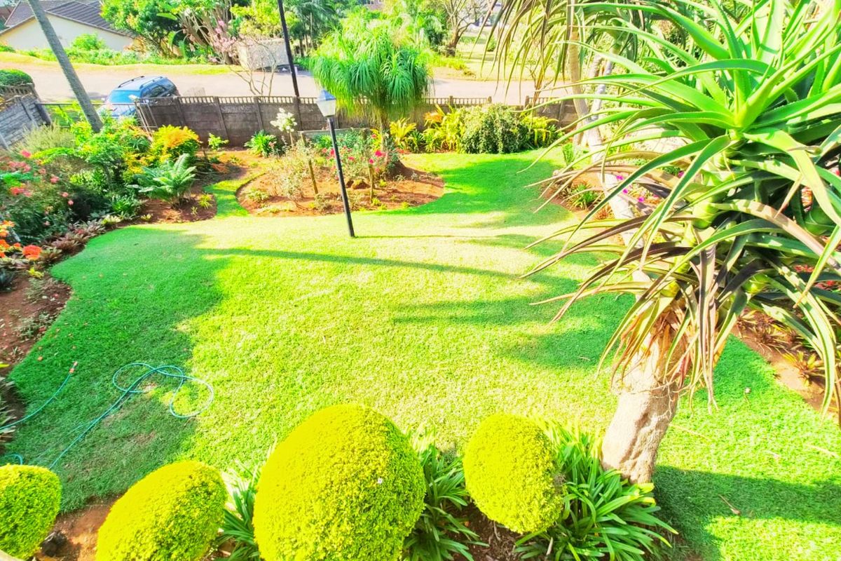 Prime Stanger Manor Family Home with Scenic Views - Photo 3