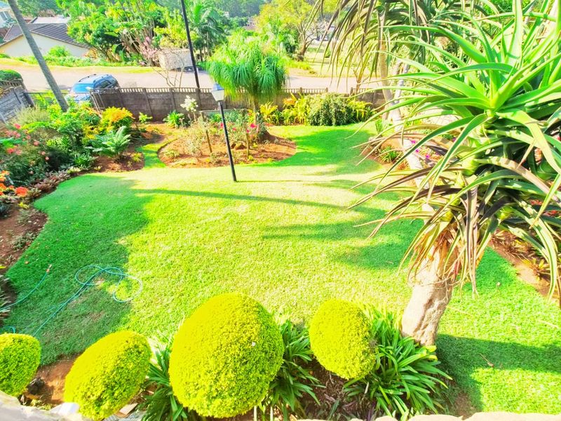 Prime Stanger Manor Family Home with Scenic Views - Photo 3