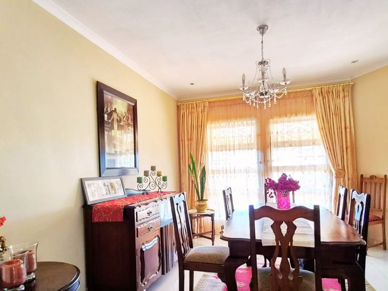 Prime Stanger Manor Family Home with Scenic Views - Photo 6