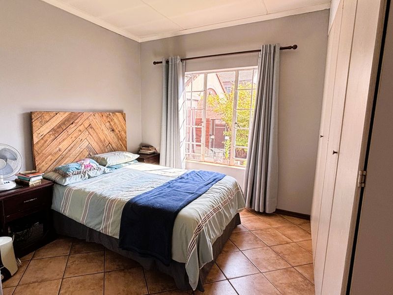 A rare find in Eco Park Estate - 3 bed 2 bath wrap around garden - Photo 10