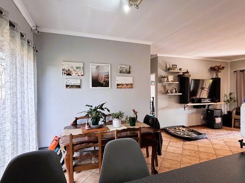 A rare find in Eco Park Estate - 3 bed 2 bath wrap around garden - Photo 7