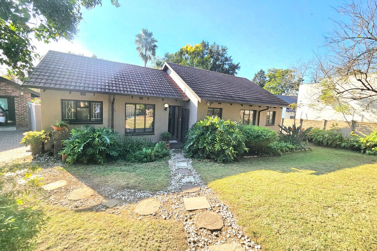 3 Bedroom House with Full Solar System, Backup Water & Pool - Photo 4