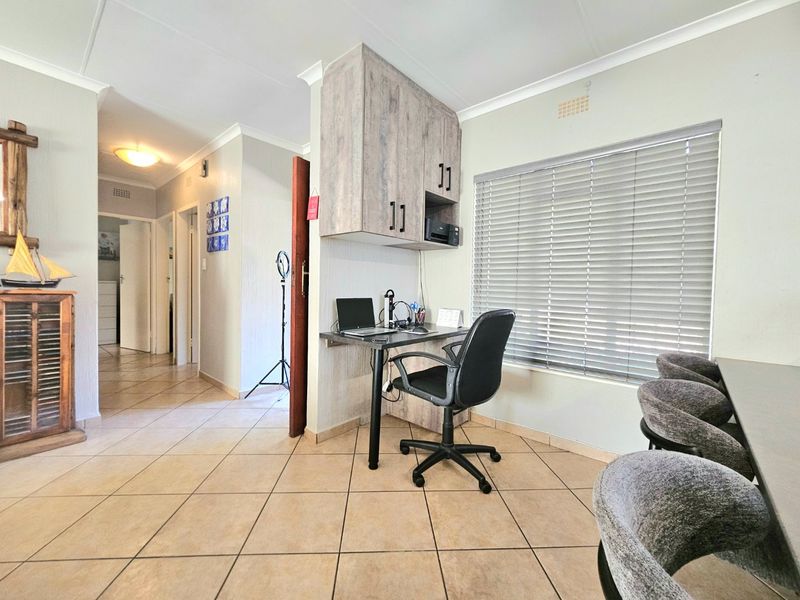 3 Bedroom House with Full Solar System, Backup Water & Pool - Photo 7