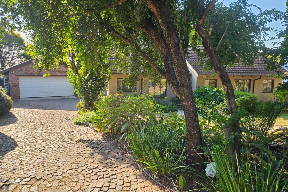 3 Bedroom House with Full Solar System, Backup Water & Pool - Photo 2