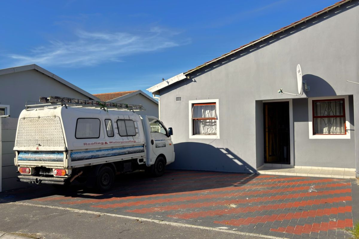Move-In Ready 2-Bedroom Home with Secure Estate Access & Convenient Location - Photo 3